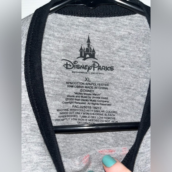 Disney parks Mickey T-shirt - Picture 3 of 4